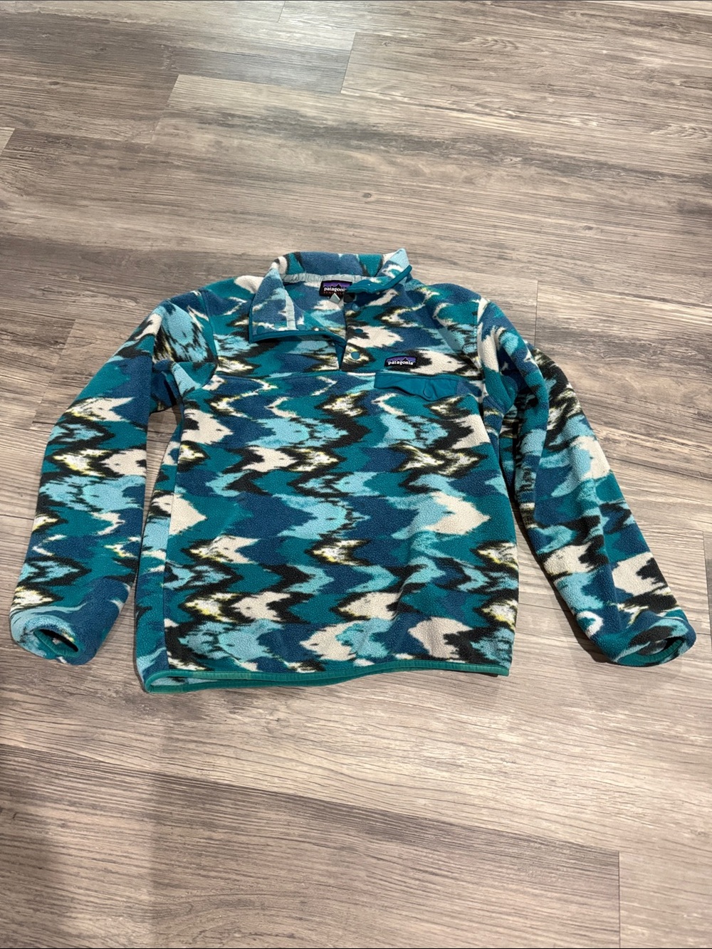 Patagonia Women’s Teal Multi-Pattern Fleece Zip Pullover